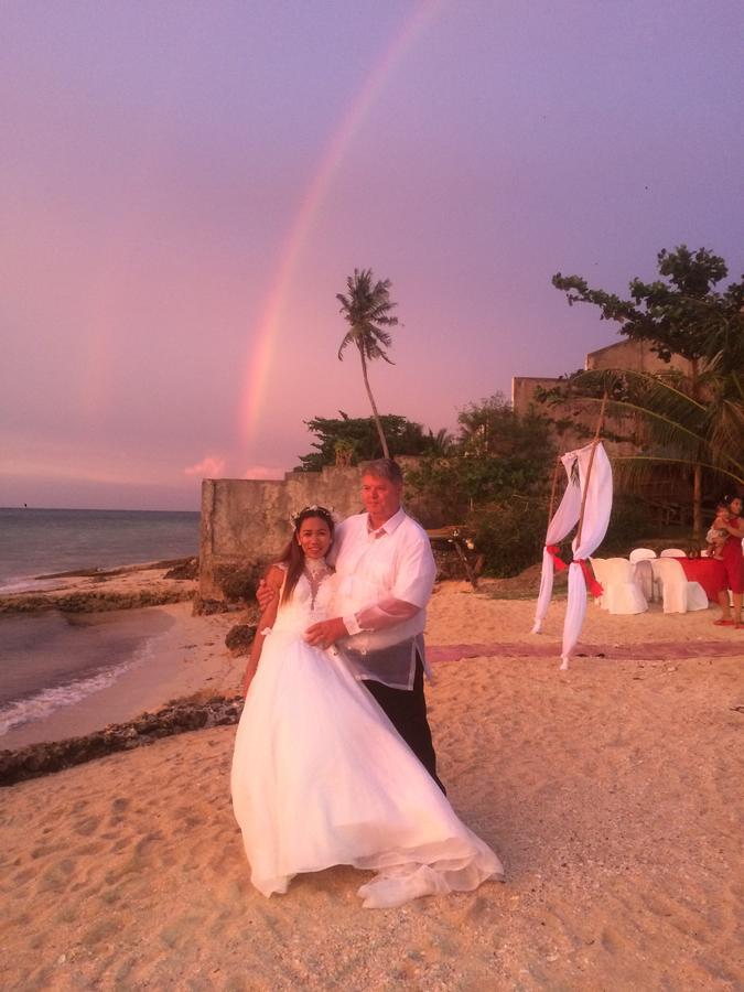 Отель We Call It Rainbow Paradise Daanbantayan Экстерьер фото